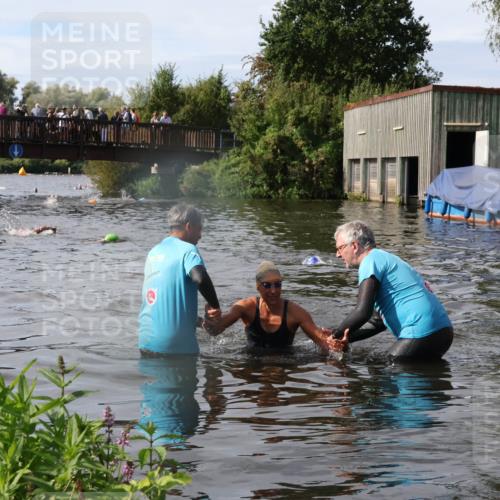 31.08.2025 - Elbe Triathlon Hamburg Luisa Fischer http://msf.ph/oto/8685434 31.08.2025 10:38:06 Schwimmen 1480 meine-sportfotos.de
