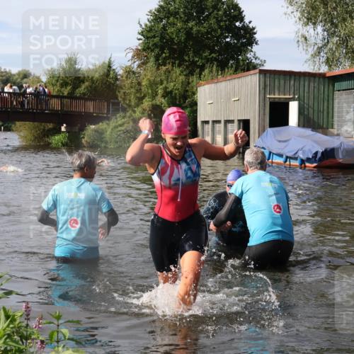31.08.2025 - Elbe Triathlon Hamburg Luisa Fischer http://msf.ph/oto/8685458 31.08.2025 10:38:23 Schwimmen 1285, 1364 meine-sportfotos.de