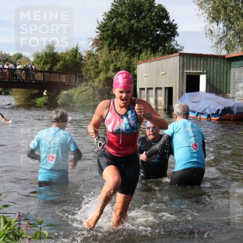 31.08.2025 - Elbe Triathlon Hamburg Luisa Fischer http://msf.ph/oto/8685460 31.08.2025 10:38:23 Schwimmen 1285, 1364 meine-sportfotos.de