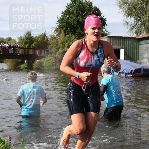 31.08.2025 - Elbe Triathlon Hamburg Luisa Fischer http://msf.ph/oto/8685462 31.08.2025 10:38:24 Schwimmen 1285, 1364 meine-sportfotos.de