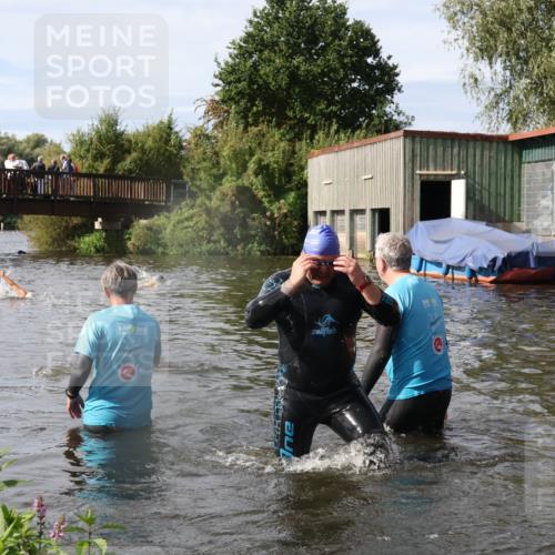 31.08.2025 - Elbe Triathlon Hamburg Luisa Fischer http://msf.ph/oto/8685465 31.08.2025 10:38:25 Schwimmen 1285, 1324, 1364 meine-sportfotos.de