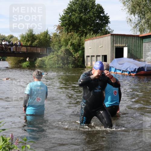 31.08.2025 - Elbe Triathlon Hamburg Luisa Fischer http://msf.ph/oto/8685466 31.08.2025 10:38:25 Schwimmen 1285, 1324, 1364 meine-sportfotos.de