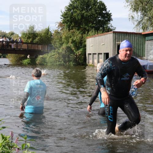 31.08.2025 - Elbe Triathlon Hamburg Luisa Fischer http://msf.ph/oto/8685471 31.08.2025 10:38:26 Schwimmen 1285, 1324, 1364 meine-sportfotos.de