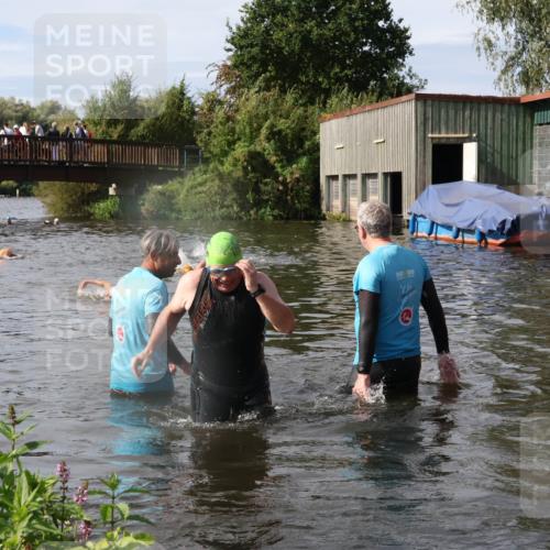 31.08.2025 - Elbe Triathlon Hamburg Luisa Fischer http://msf.ph/oto/8685475 31.08.2025 10:38:32 Schwimmen 1285, 1324 meine-sportfotos.de