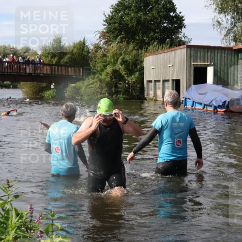 31.08.2025 - Elbe Triathlon Hamburg Luisa Fischer http://msf.ph/oto/8685478 31.08.2025 10:38:32 Schwimmen 1285, 1324 meine-sportfotos.de