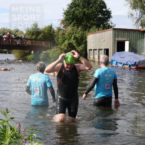 31.08.2025 - Elbe Triathlon Hamburg Luisa Fischer http://msf.ph/oto/8685479 31.08.2025 10:38:33 Schwimmen 1324 meine-sportfotos.de