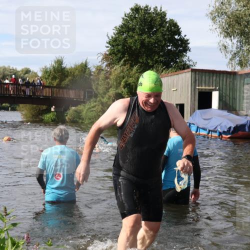 31.08.2025 - Elbe Triathlon Hamburg Luisa Fischer http://msf.ph/oto/8685485 31.08.2025 10:38:34 Schwimmen 1324, 1496 meine-sportfotos.de