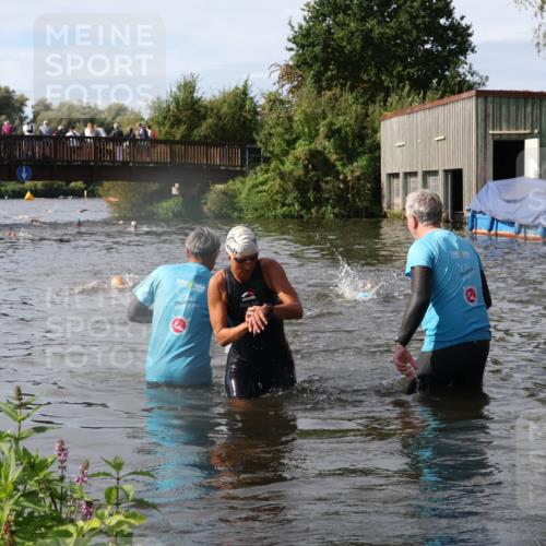 31.08.2025 - Elbe Triathlon Hamburg Luisa Fischer http://msf.ph/oto/8685490 31.08.2025 10:38:41 Schwimmen 1437, 1496 meine-sportfotos.de