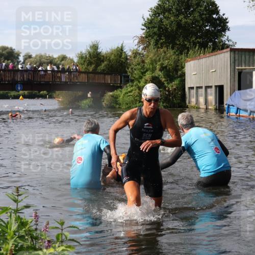 31.08.2025 - Elbe Triathlon Hamburg Luisa Fischer http://msf.ph/oto/8685498 31.08.2025 10:38:42 Schwimmen 1424, 1437, 1496 meine-sportfotos.de