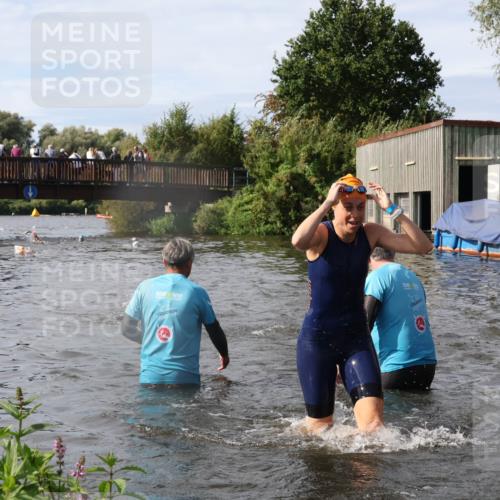 31.08.2025 - Elbe Triathlon Hamburg Luisa Fischer http://msf.ph/oto/8685509 31.08.2025 10:38:45 Schwimmen 1424, 1437, 1496 meine-sportfotos.de