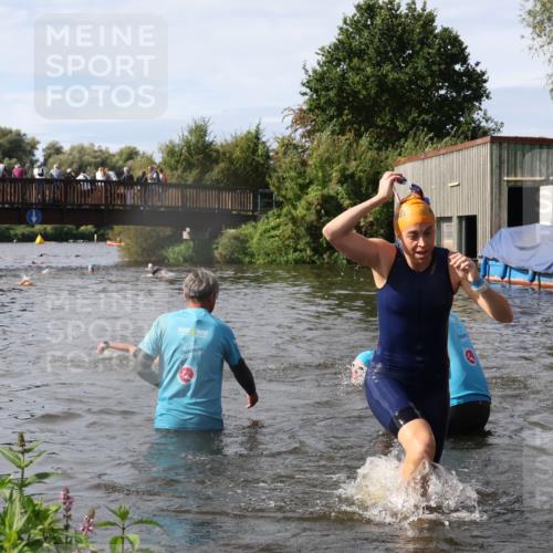31.08.2025 - Elbe Triathlon Hamburg Luisa Fischer http://msf.ph/oto/8685511 31.08.2025 10:38:45 Schwimmen 1424, 1437, 1496 meine-sportfotos.de