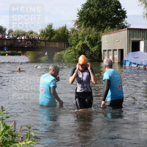 31.08.2025 - Elbe Triathlon Hamburg Luisa Fischer http://msf.ph/oto/8685530 31.08.2025 10:38:54 Schwimmen 1354, 1424 meine-sportfotos.de