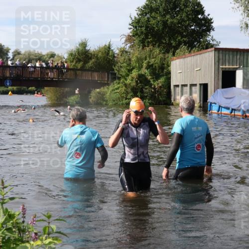 31.08.2025 - Elbe Triathlon Hamburg Luisa Fischer http://msf.ph/oto/8685533 31.08.2025 10:38:54 Schwimmen 1354, 1424 meine-sportfotos.de