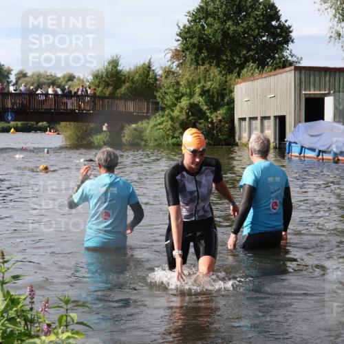 31.08.2025 - Elbe Triathlon Hamburg Luisa Fischer http://msf.ph/oto/8685536 31.08.2025 10:38:55 Schwimmen 1354, 1424 meine-sportfotos.de
