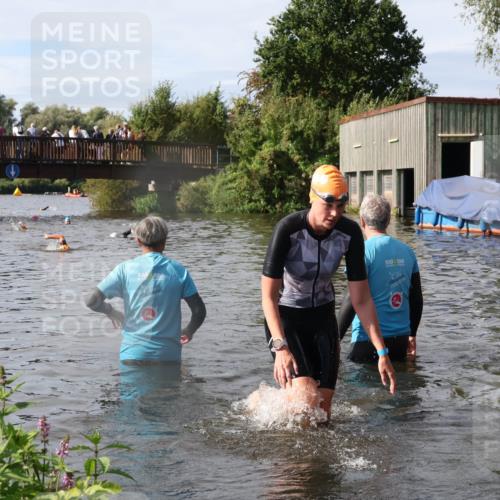 31.08.2025 - Elbe Triathlon Hamburg Luisa Fischer http://msf.ph/oto/8685537 31.08.2025 10:38:55 Schwimmen 1354, 1424 meine-sportfotos.de