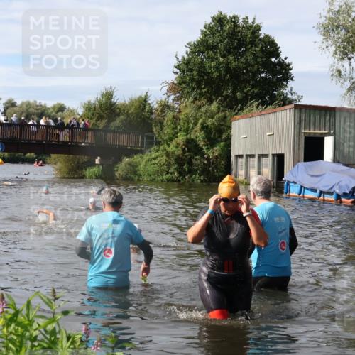 31.08.2025 - Elbe Triathlon Hamburg Luisa Fischer http://msf.ph/oto/8685547 31.08.2025 10:39:14 Schwimmen 1371 meine-sportfotos.de