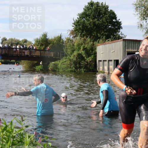 31.08.2025 - Elbe Triathlon Hamburg Luisa Fischer http://msf.ph/oto/8685556 31.08.2025 10:39:16 Schwimmen 1371, 1483 meine-sportfotos.de