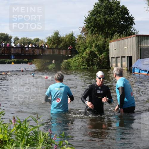 31.08.2025 - Elbe Triathlon Hamburg Luisa Fischer http://msf.ph/oto/8685559 31.08.2025 10:39:20 Schwimmen 1371, 1419, 1483 meine-sportfotos.de