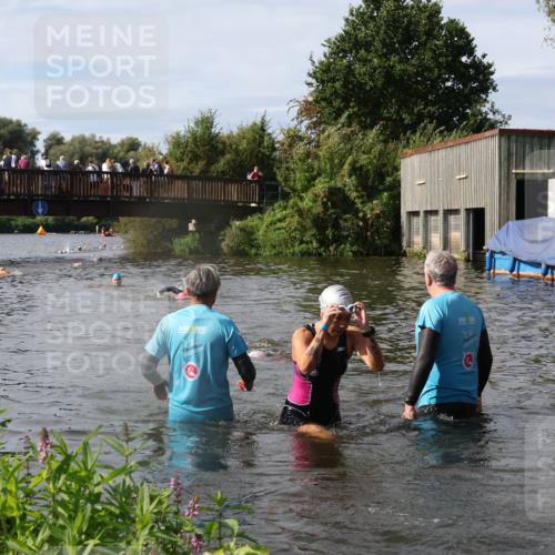 31.08.2025 - Elbe Triathlon Hamburg Luisa Fischer http://msf.ph/oto/8685575 31.08.2025 10:39:24 Schwimmen 1419, 1448, 1483 meine-sportfotos.de