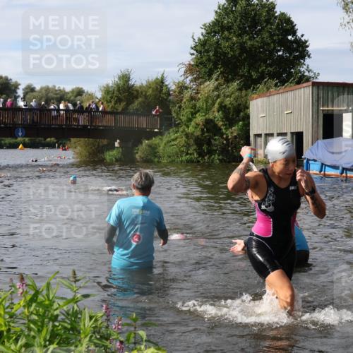 31.08.2025 - Elbe Triathlon Hamburg Luisa Fischer http://msf.ph/oto/8685583 31.08.2025 10:39:26 Schwimmen 1419, 1448, 1483 meine-sportfotos.de