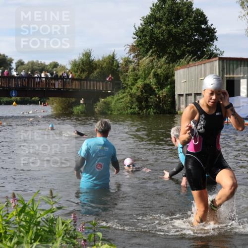 31.08.2025 - Elbe Triathlon Hamburg Luisa Fischer http://msf.ph/oto/8685585 31.08.2025 10:39:26 Schwimmen 1419, 1448, 1483 meine-sportfotos.de