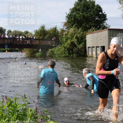 31.08.2025 - Elbe Triathlon Hamburg Luisa Fischer http://msf.ph/oto/8685586 31.08.2025 10:39:26 Schwimmen 1419, 1448, 1483 meine-sportfotos.de
