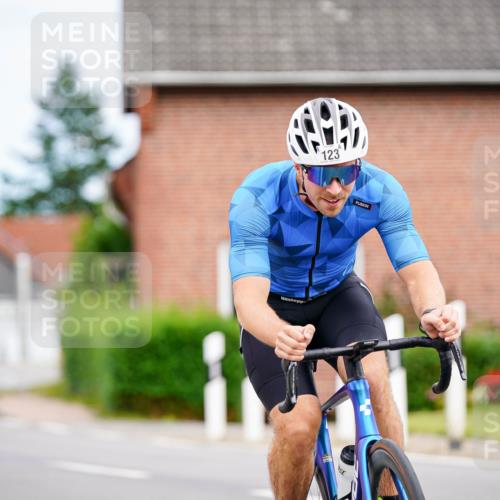 31.08.2025 - Elbe Triathlon Hamburg Michael Burmester http://msf.ph/oto/8685595 31.08.2025 14:11:18 Radfahren 123 meine-sportfotos.de