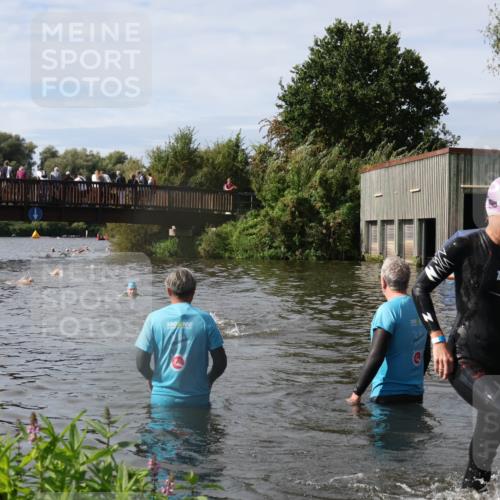 31.08.2025 - Elbe Triathlon Hamburg Luisa Fischer http://msf.ph/oto/8685596 31.08.2025 10:39:33 Schwimmen 1448 meine-sportfotos.de