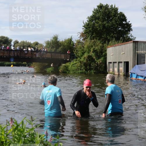31.08.2025 - Elbe Triathlon Hamburg Luisa Fischer http://msf.ph/oto/8685597 31.08.2025 10:39:40 Schwimmen 1418 meine-sportfotos.de