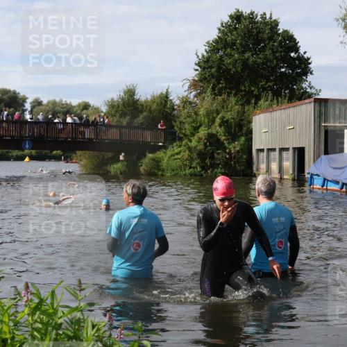 31.08.2025 - Elbe Triathlon Hamburg Luisa Fischer http://msf.ph/oto/8685601 31.08.2025 10:39:41 Schwimmen 1418 meine-sportfotos.de