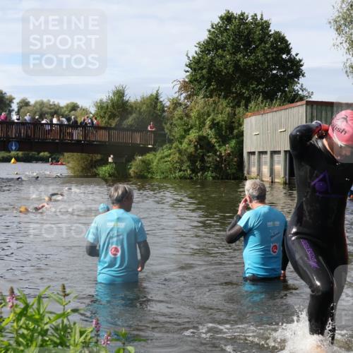 31.08.2025 - Elbe Triathlon Hamburg Luisa Fischer http://msf.ph/oto/8685610 31.08.2025 10:39:42 Schwimmen 1418 meine-sportfotos.de