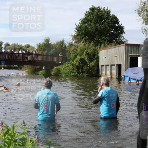 31.08.2025 - Elbe Triathlon Hamburg Luisa Fischer http://msf.ph/oto/8685613 31.08.2025 10:39:43 Schwimmen 1418 meine-sportfotos.de