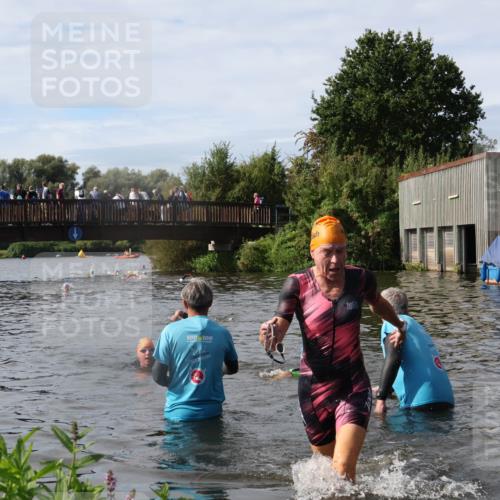 31.08.2025 - Elbe Triathlon Hamburg Luisa Fischer http://msf.ph/oto/8685621 31.08.2025 10:39:58 Schwimmen 1295, 1488 meine-sportfotos.de
