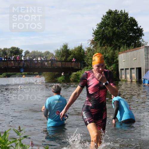 31.08.2025 - Elbe Triathlon Hamburg Luisa Fischer http://msf.ph/oto/8685624 31.08.2025 10:39:59 Schwimmen 1295, 1488 meine-sportfotos.de