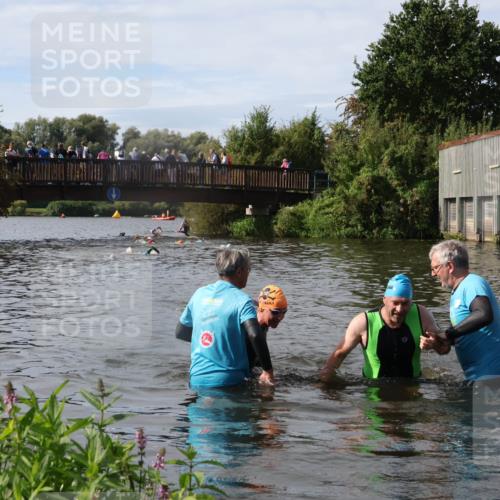 31.08.2025 - Elbe Triathlon Hamburg Luisa Fischer http://msf.ph/oto/8685633 31.08.2025 10:40:03 Schwimmen 1295, 1446, 1488 meine-sportfotos.de