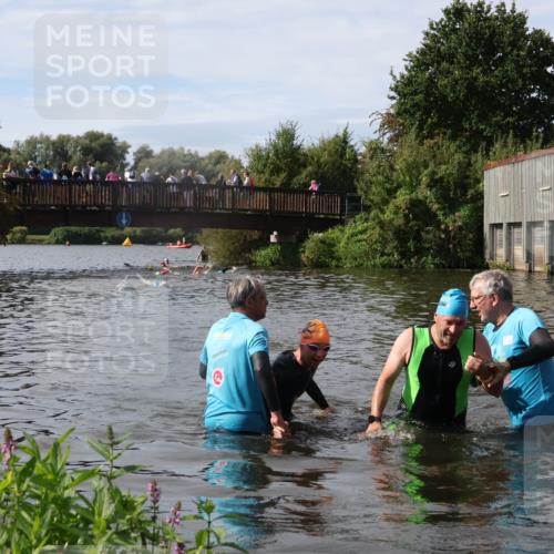 31.08.2025 - Elbe Triathlon Hamburg Luisa Fischer http://msf.ph/oto/8685635 31.08.2025 10:40:04 Schwimmen 1295, 1446, 1488 meine-sportfotos.de