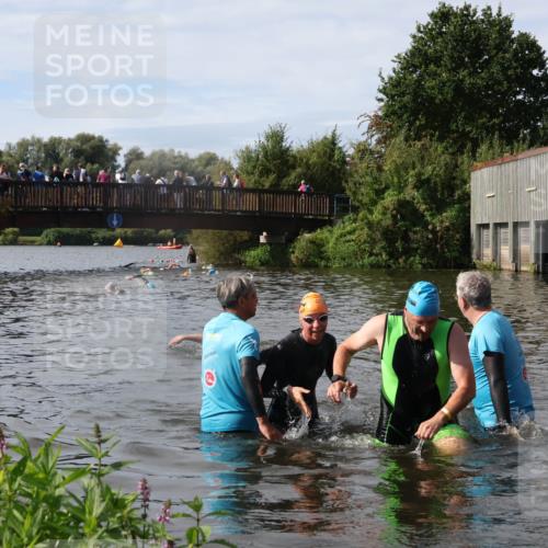 31.08.2025 - Elbe Triathlon Hamburg Luisa Fischer http://msf.ph/oto/8685638 31.08.2025 10:40:04 Schwimmen 1295, 1446, 1488 meine-sportfotos.de