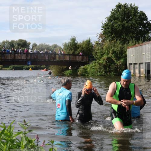 31.08.2025 - Elbe Triathlon Hamburg Luisa Fischer http://msf.ph/oto/8685641 31.08.2025 10:40:05 Schwimmen 1295, 1386, 1446 meine-sportfotos.de