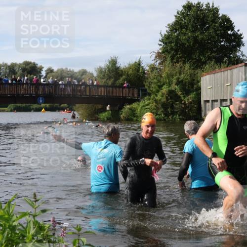 31.08.2025 - Elbe Triathlon Hamburg Luisa Fischer http://msf.ph/oto/8685645 31.08.2025 10:40:06 Schwimmen 1295, 1386, 1446 meine-sportfotos.de