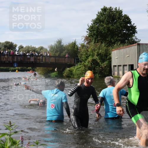 31.08.2025 - Elbe Triathlon Hamburg Luisa Fischer http://msf.ph/oto/8685647 31.08.2025 10:40:06 Schwimmen 1295, 1386, 1446 meine-sportfotos.de