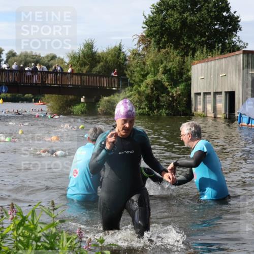 31.08.2025 - Elbe Triathlon Hamburg Luisa Fischer http://msf.ph/oto/8685677 31.08.2025 10:40:33 Schwimmen 1469, 1492 meine-sportfotos.de