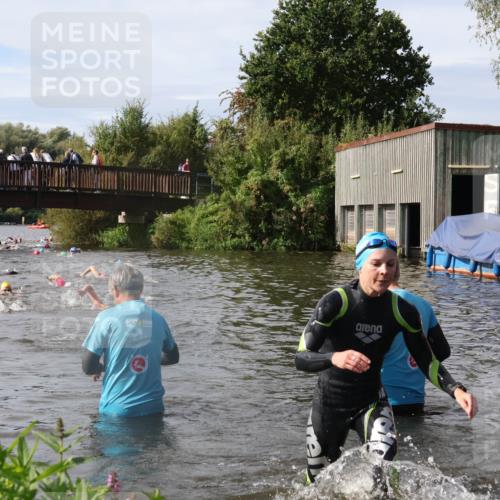 31.08.2025 - Elbe Triathlon Hamburg Luisa Fischer http://msf.ph/oto/8685683 31.08.2025 10:40:36 Schwimmen 1376, 1469, 1492 meine-sportfotos.de