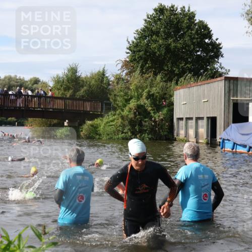 31.08.2025 - Elbe Triathlon Hamburg Luisa Fischer http://msf.ph/oto/8685690 31.08.2025 10:40:44 Schwimmen 1376, 1384, 1434 meine-sportfotos.de