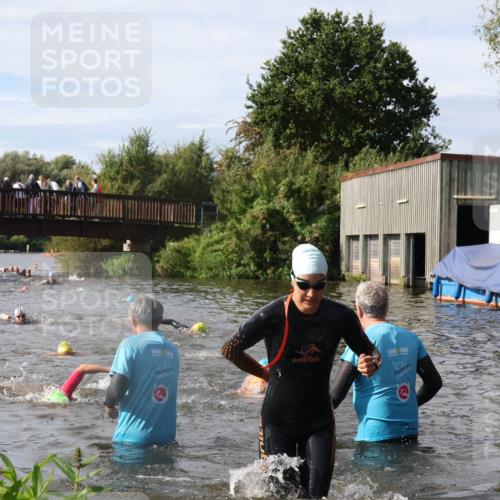 31.08.2025 - Elbe Triathlon Hamburg Luisa Fischer http://msf.ph/oto/8685692 31.08.2025 10:40:44 Schwimmen 1376, 1384, 1434 meine-sportfotos.de