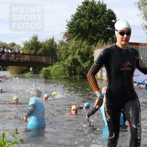 31.08.2025 - Elbe Triathlon Hamburg Luisa Fischer http://msf.ph/oto/8685697 31.08.2025 10:40:46 Schwimmen 1376, 1384, 1434 meine-sportfotos.de