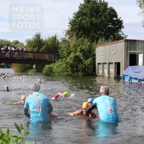 31.08.2025 - Elbe Triathlon Hamburg Luisa Fischer http://msf.ph/oto/8685704 31.08.2025 10:40:47 Schwimmen 1376, 1384, 1389, 1434, 1454 meine-sportfotos.de