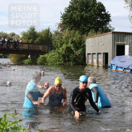 31.08.2025 - Elbe Triathlon Hamburg Luisa Fischer http://msf.ph/oto/8685719 31.08.2025 10:40:53 Schwimmen 1384, 1389, 1434, 1454, 1486 meine-sportfotos.de