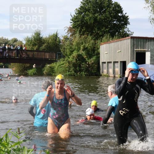 31.08.2025 - Elbe Triathlon Hamburg Luisa Fischer http://msf.ph/oto/8685726 31.08.2025 10:40:55 Schwimmen 1378, 1384, 1389, 1434, 1454, 1486 meine-sportfotos.de