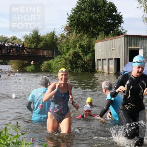 31.08.2025 - Elbe Triathlon Hamburg Luisa Fischer http://msf.ph/oto/8685728 31.08.2025 10:40:55 Schwimmen 1378, 1384, 1389, 1434, 1454, 1486 meine-sportfotos.de