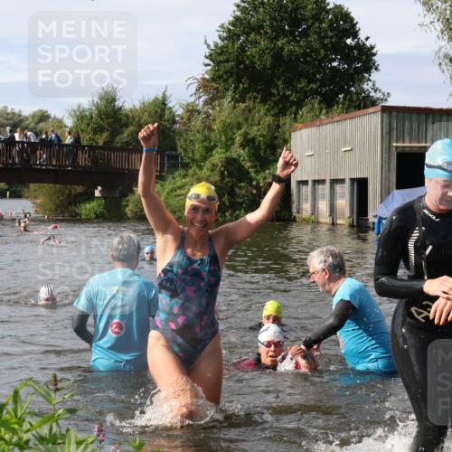 31.08.2025 - Elbe Triathlon Hamburg Luisa Fischer http://msf.ph/oto/8685729 31.08.2025 10:40:55 Schwimmen 1378, 1384, 1389, 1434, 1454, 1486 meine-sportfotos.de